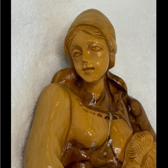 Olive Wood Hand carved collectible Ruth biblical figurine - Picture 10 of 11